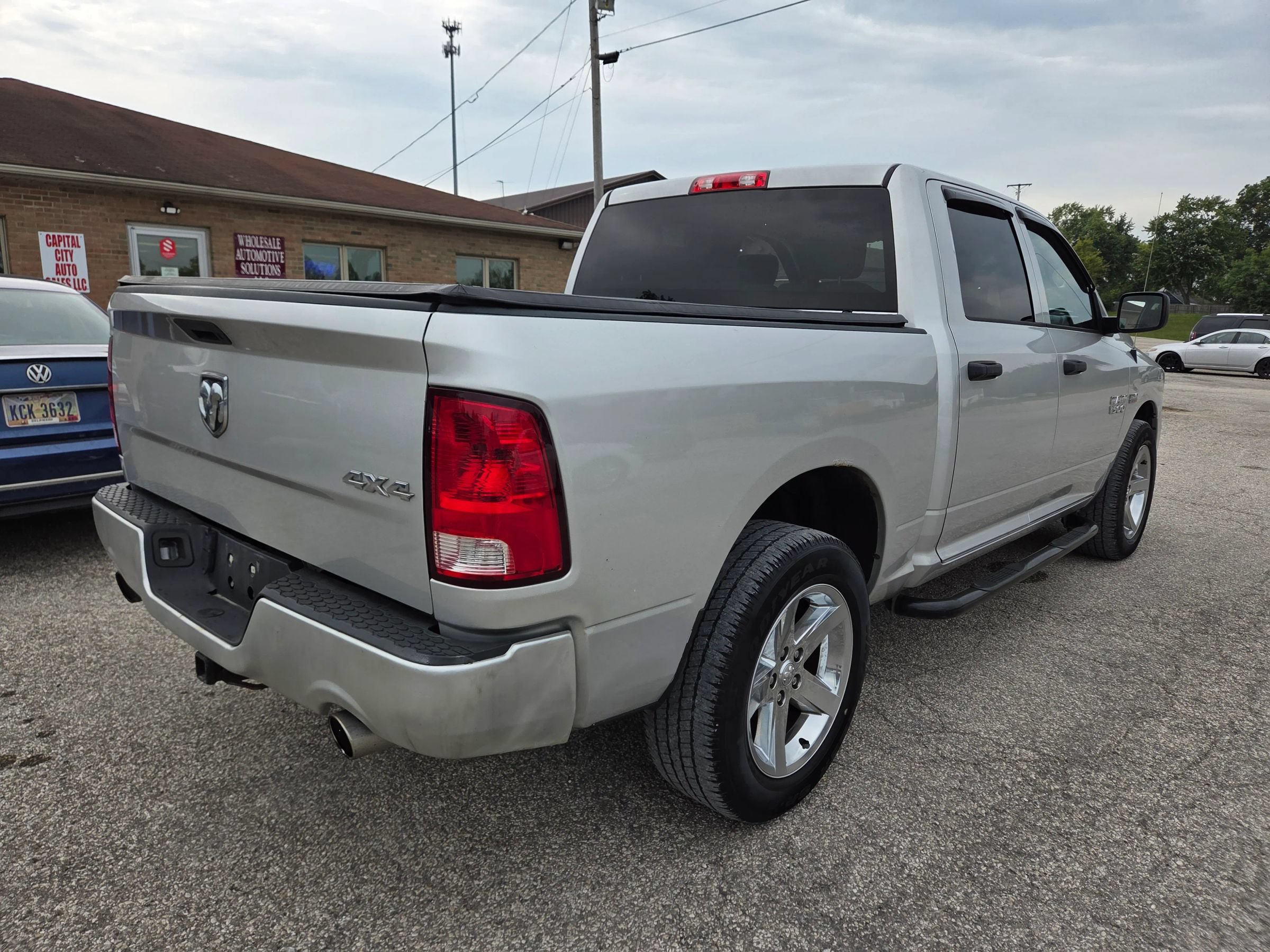 Used 2017 RAM 1500 Express AWD/4WD image 4