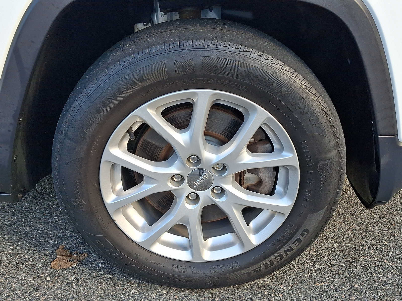 Used 2016 Jeep Cherokee Latitude AWD/4WD image 8