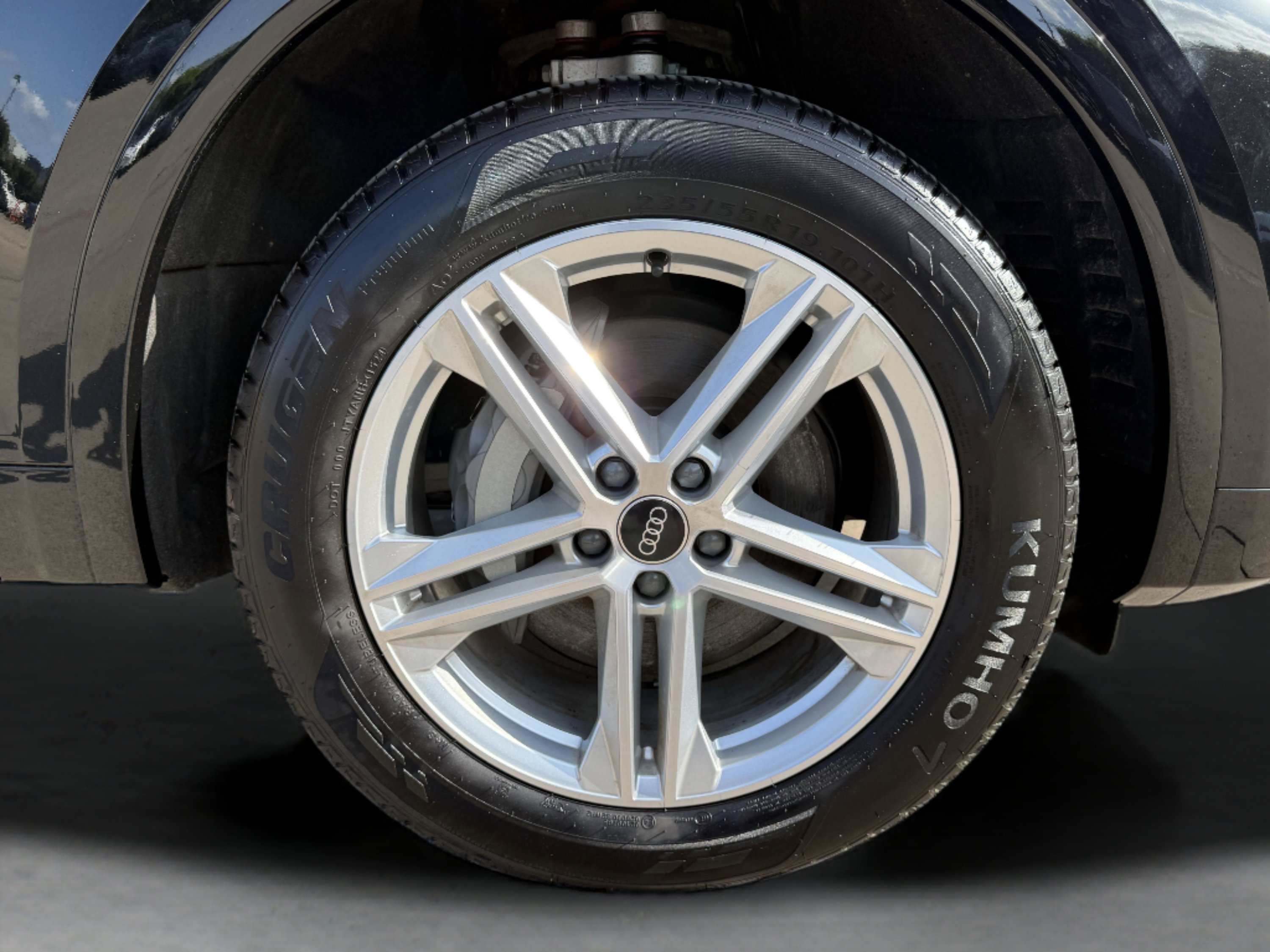 Used 2024 Audi Q5 e Premium w/ Convenience Package image 10