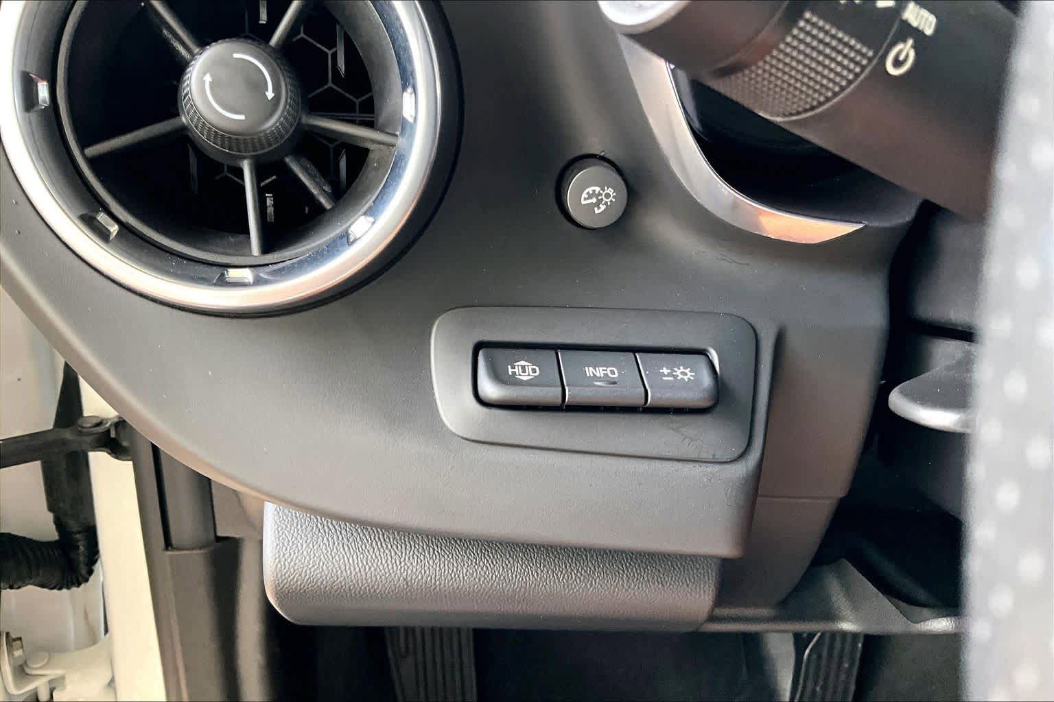 Used 2018 Chevrolet Camaro SS RWD image 33