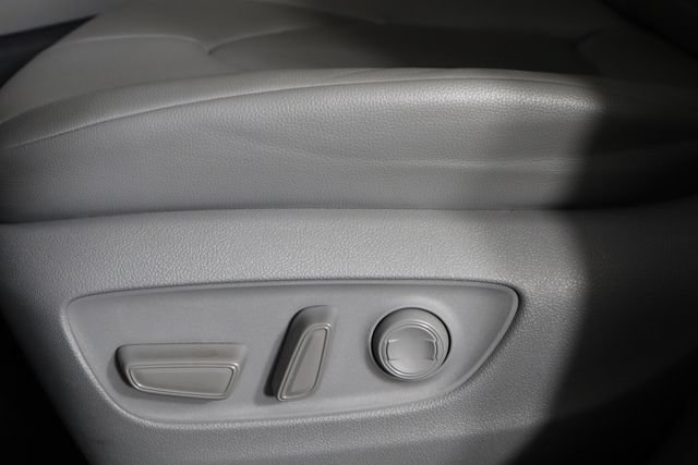Used 2023 Toyota Highlander XLE FWD image 23