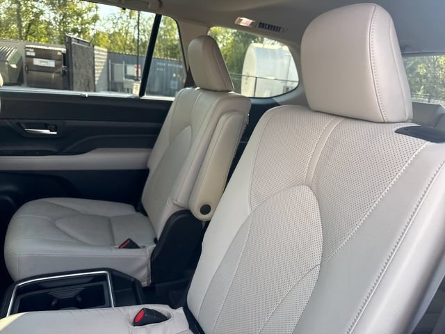 Used 2024 Toyota Grand Highlander AWD Hybrid image 14