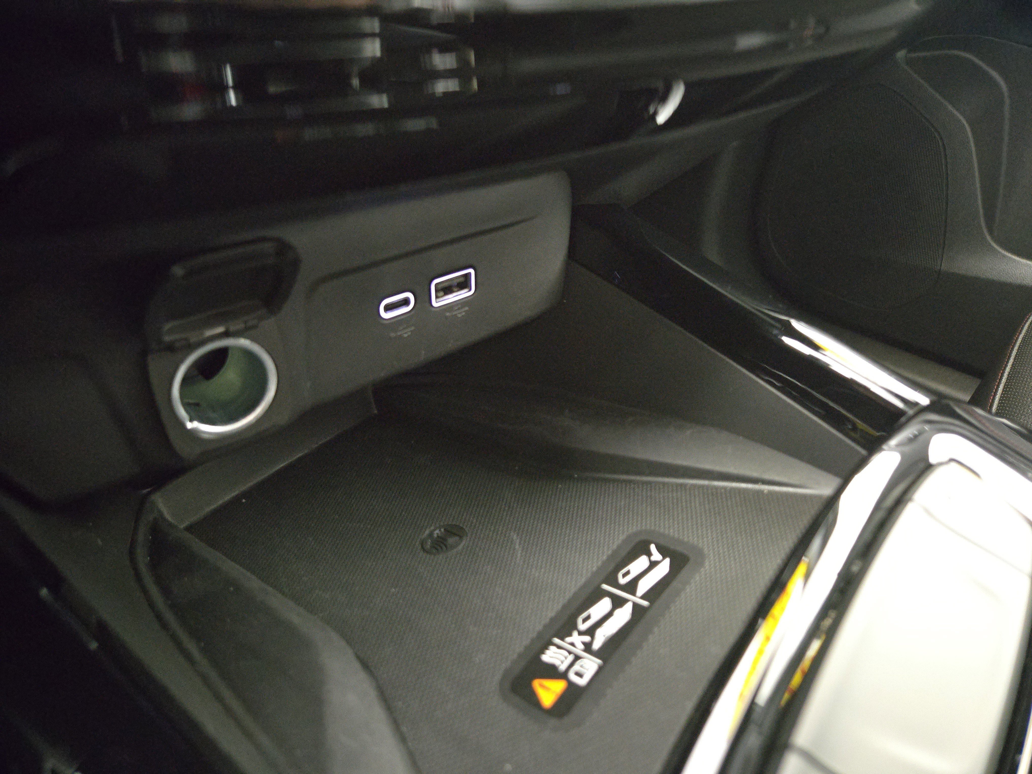 Certified 2025 Chevrolet Trax RS w/ Sunroof Package image 27