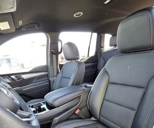 Used 2025 Buick Enclave Preferred image 11