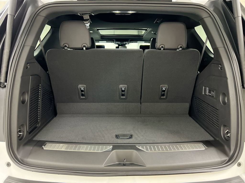 Used 2023 Chevrolet Tahoe Premier AWD/4WD image 25