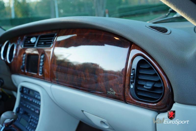 Used 2003 Jaguar XK8 Convertible image 35