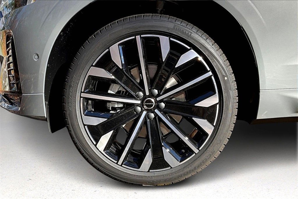 New 2026 Volvo XC60 B5 Ultra w/ Protection Package Premier image 12