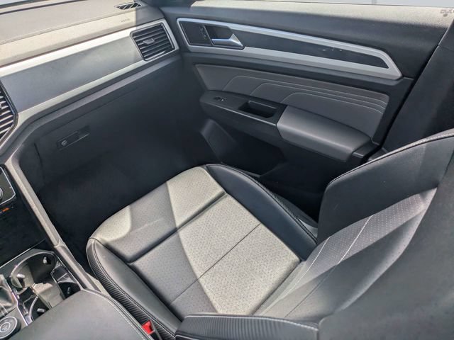 Used 2023 Volkswagen Atlas Cross Sport SEL R-Line AWD/4WD image 19