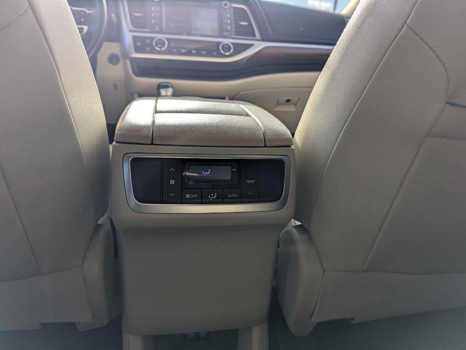 Used 2019 Toyota Highlander Limited AWD/4WD image 21