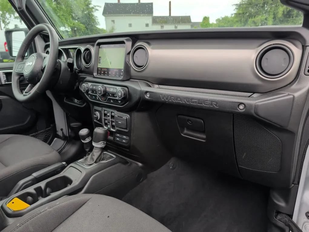 Used 2023 Jeep Wrangler Unlimited w/ Sun & Screen Package AWD/4WD image 10