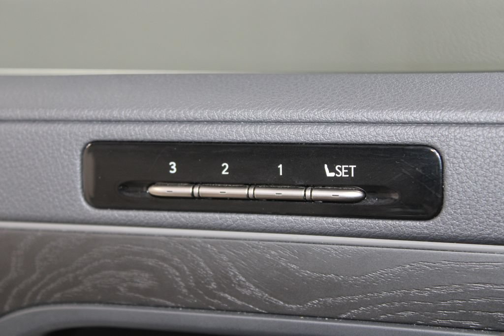 Used 2024 Lexus LX 600 4WD w/ Luxury Package image 28