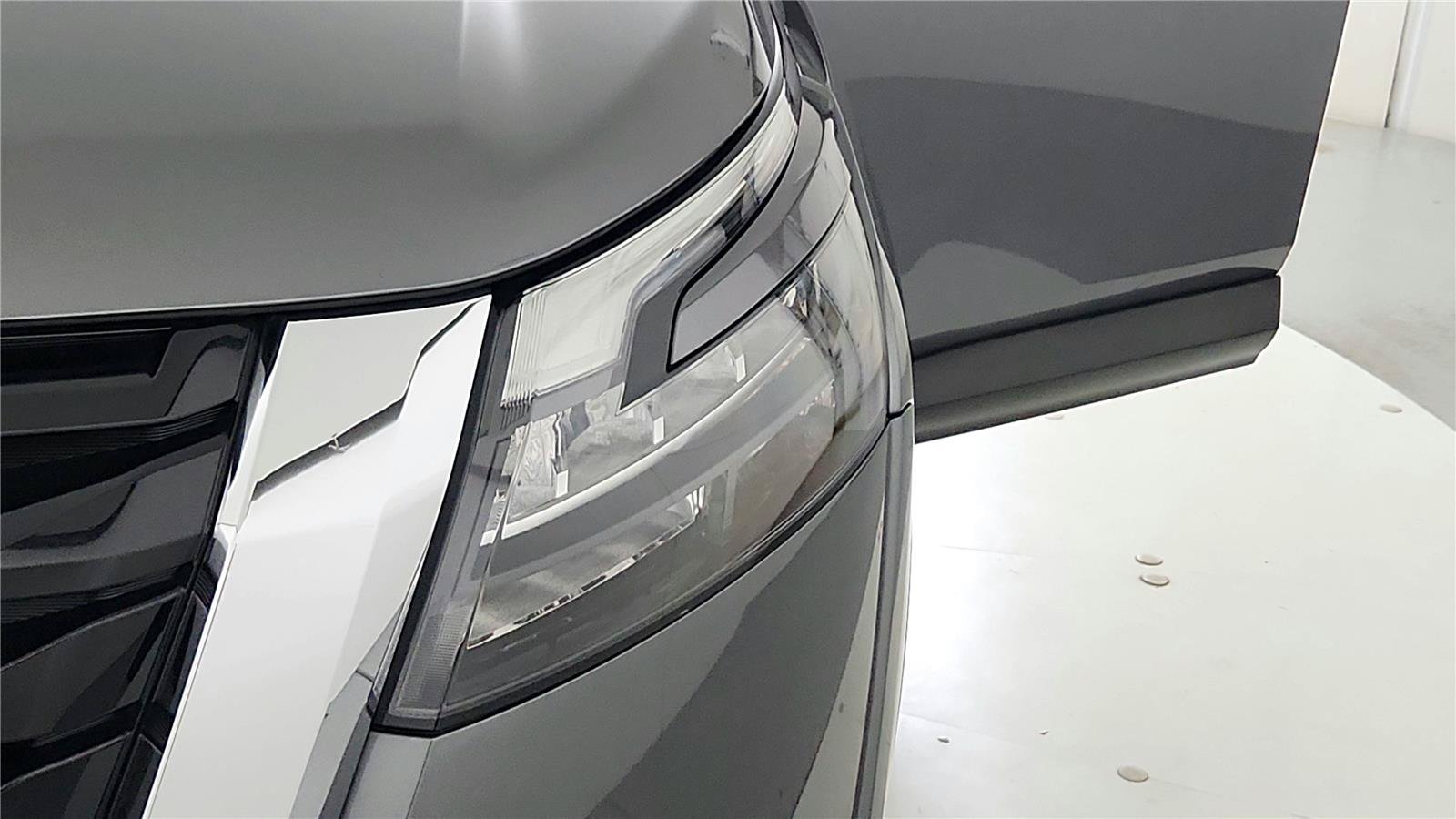 Used 2025 Nissan Pathfinder SL FWD image 38