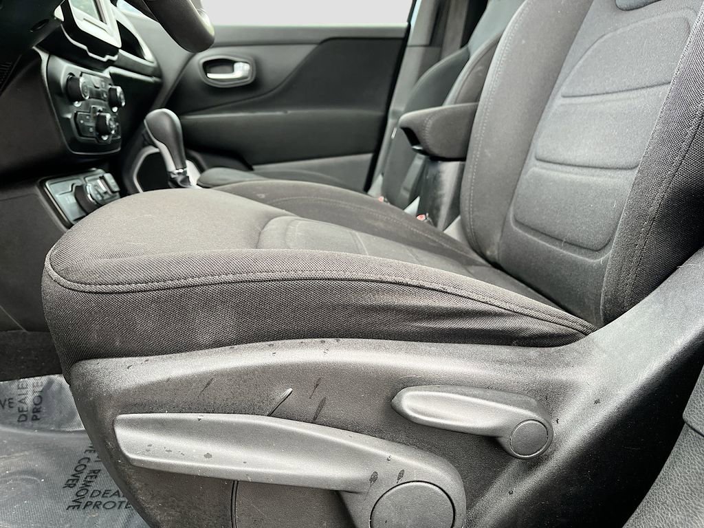 Used 2021 Jeep Renegade Latitude AWD/4WD image 20