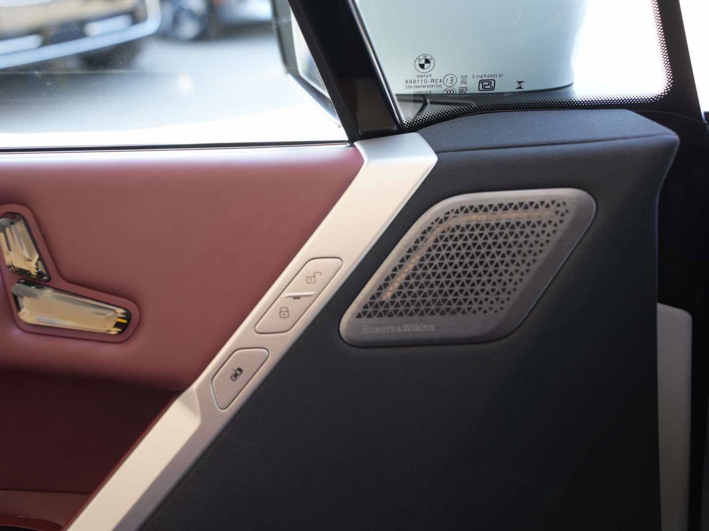 Used 2022 BMW iX xDrive50 image 15