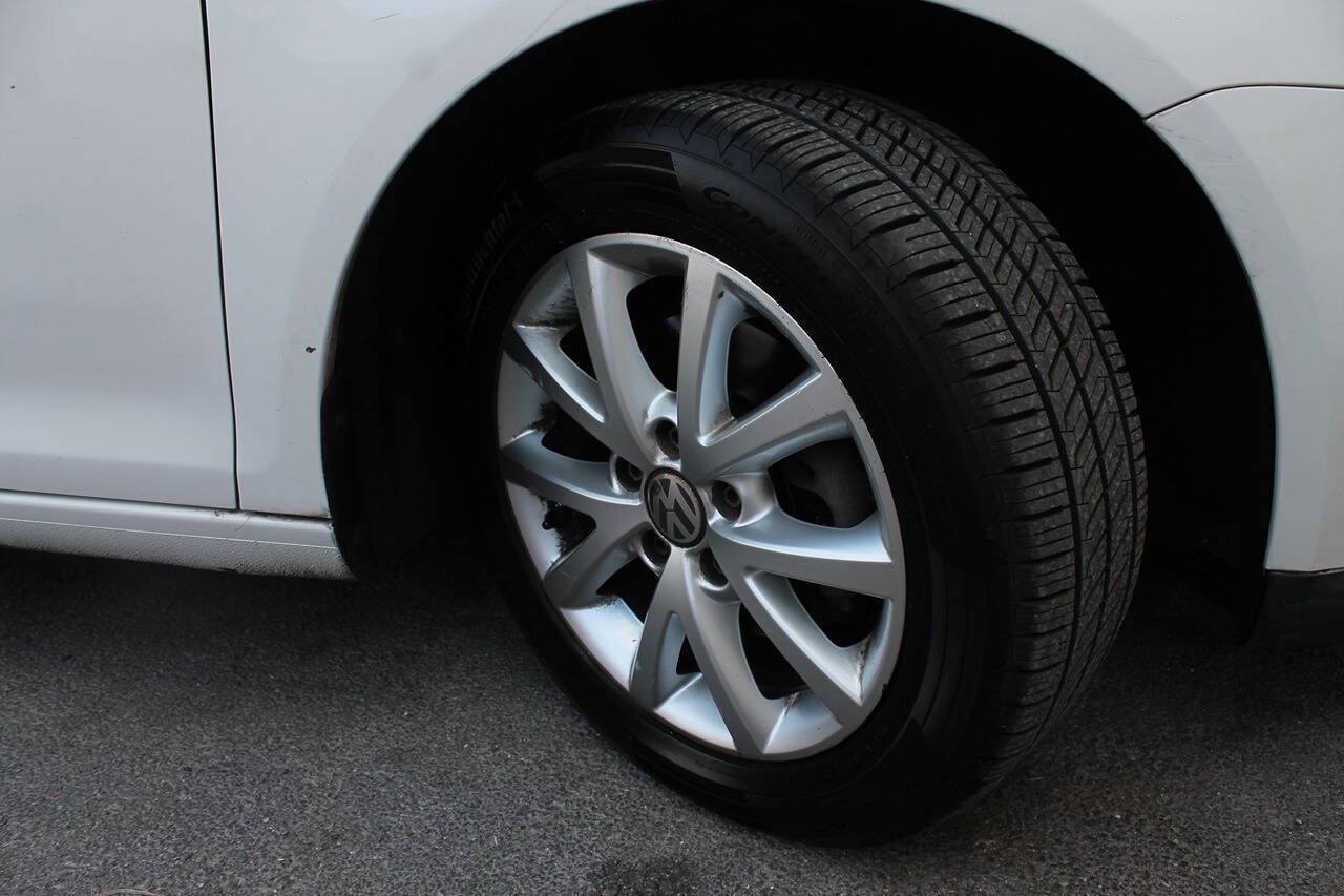 Used 2010 Volkswagen Jetta Limited Edition FWD image 12