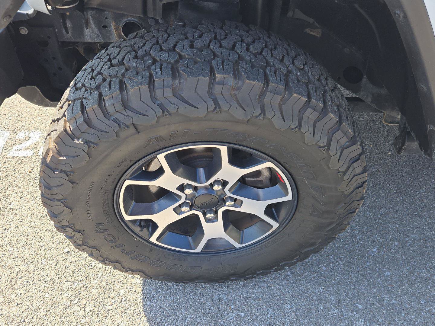 Used 2022 Jeep Wrangler Unlimited Rubicon w/ Dual Top Group AWD/4WD image 12