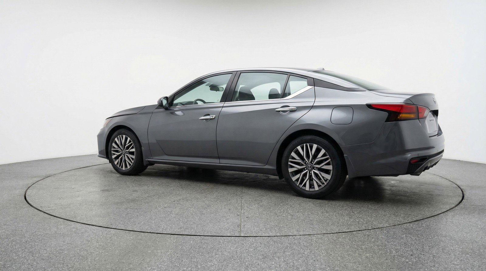 Used 2025 Nissan Altima 2.5 SV FWD image 6