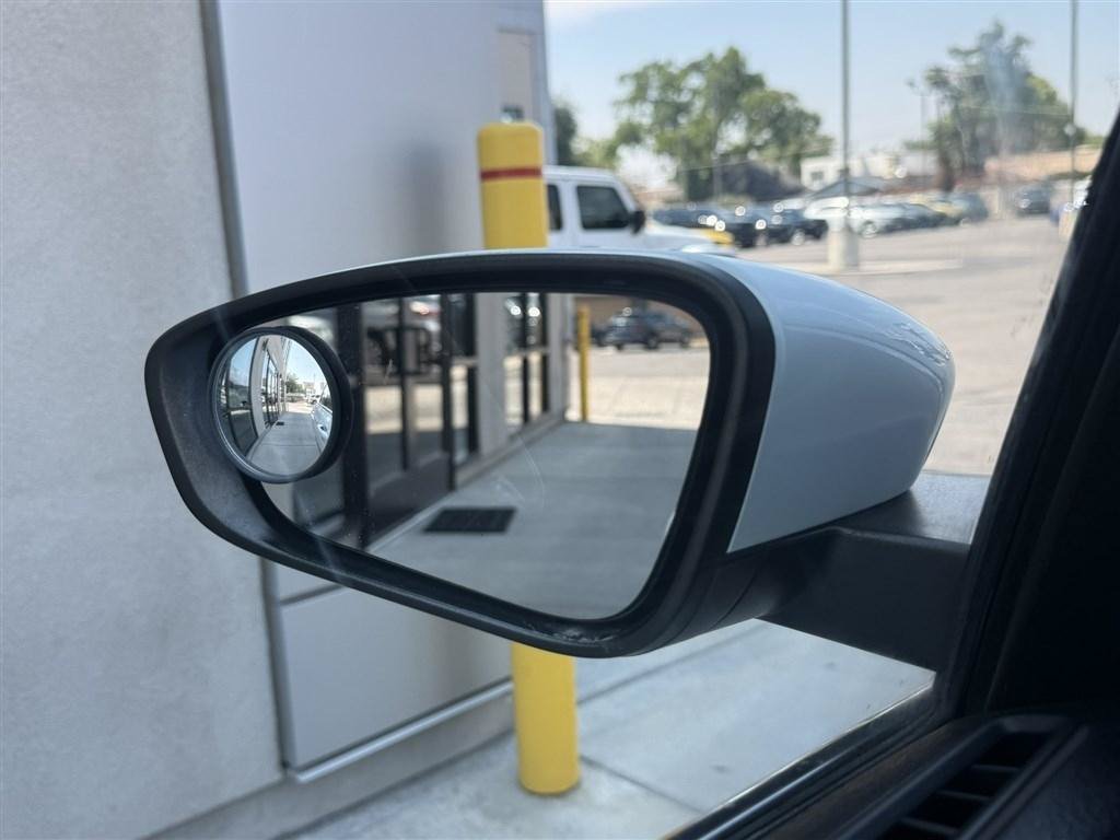 Used 2016 Chrysler 200 Limited FWD image 25