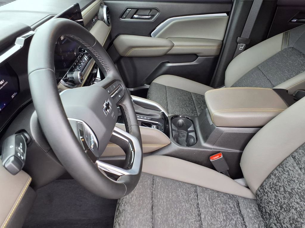 Used 2024 Chevrolet Colorado ZR2 w/ Technology Package image 16