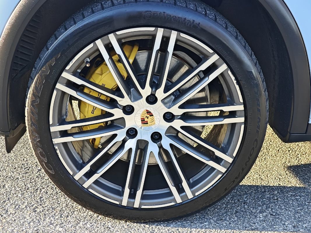 Used 2015 Porsche Cayenne Turbo AWD/4WD image 12