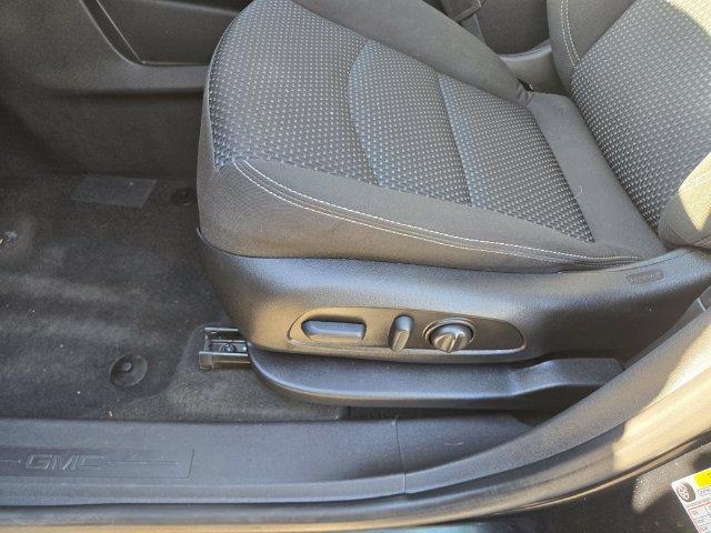 Used 2023 GMC Terrain SLE w/ Driver Convenience Package FWD image 15