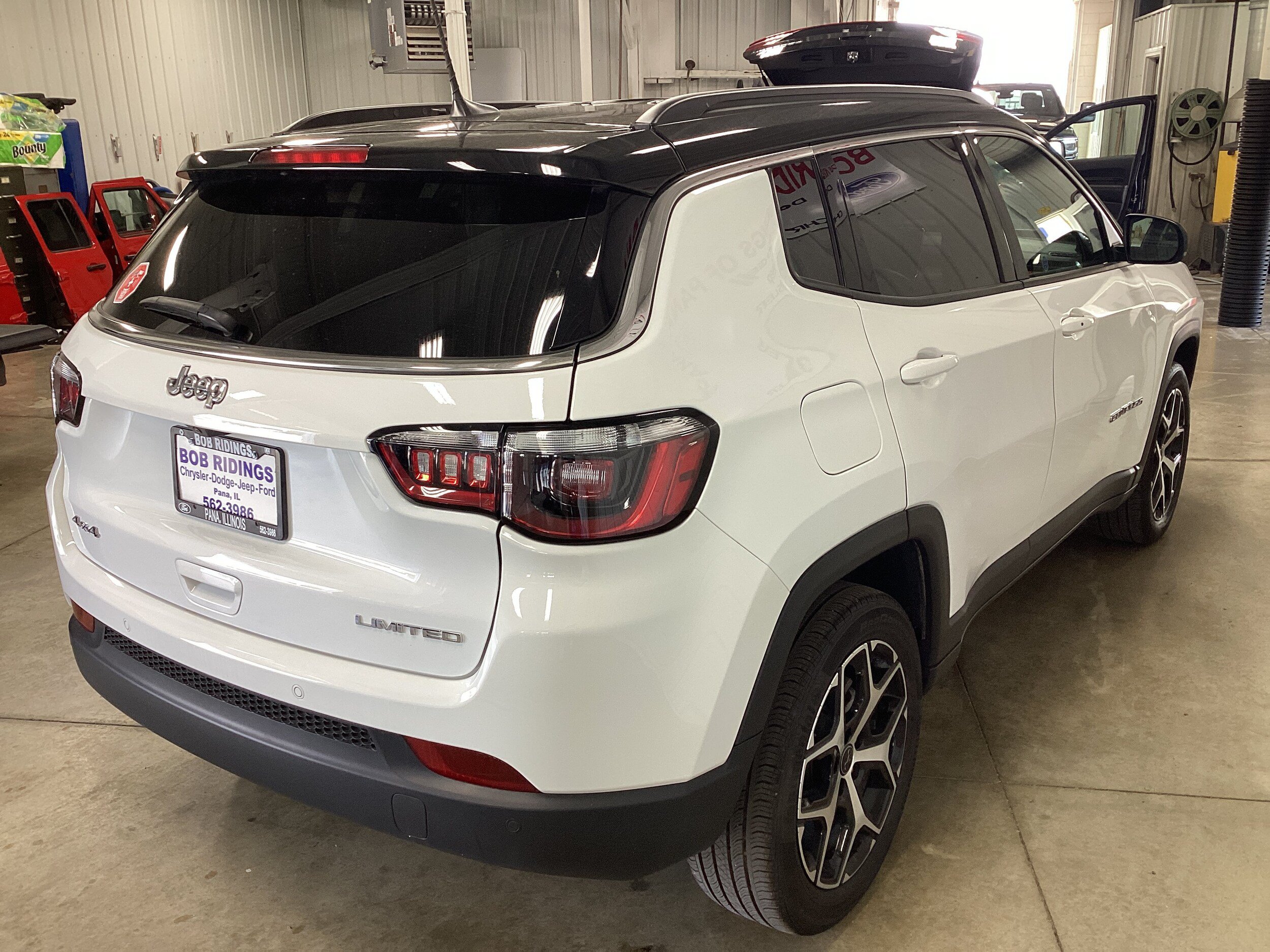 Used 2025 Jeep Compass Limited AWD/4WD image 6