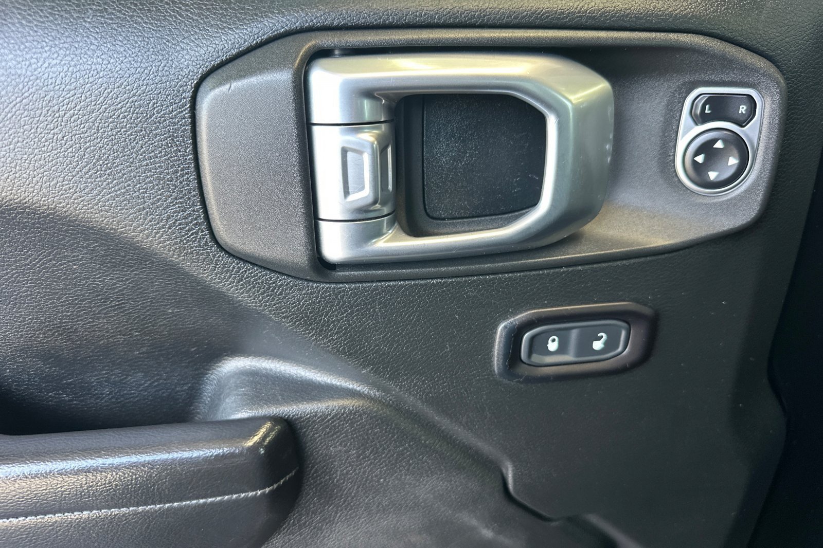 Used 2020 Jeep Wrangler Unlimited Sport S AWD/4WD image 10