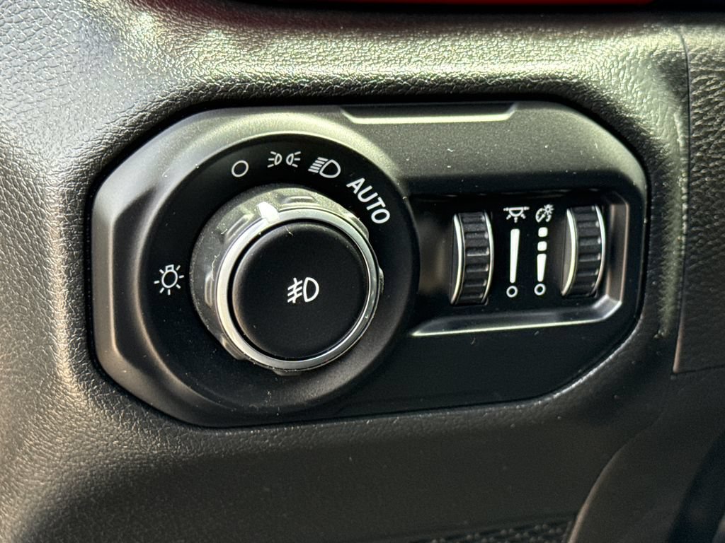 Used 2022 Jeep Wrangler Unlimited Rubicon w/ LED Lighting Group AWD/4WD image 25