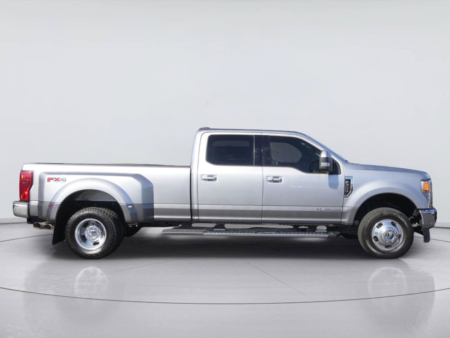 Used 2022 Ford F350 Lariat w/ Lariat Ultimate Package AWD/4WD image 5