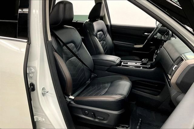 Used 2023 Nissan Pathfinder Platinum image 8