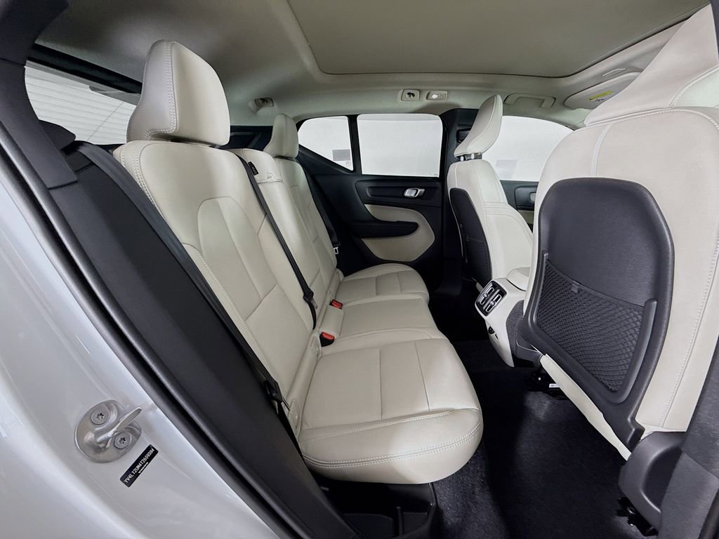 Certified 2026 Volvo XC40 B5 Ultra w/ Climate Package image 29