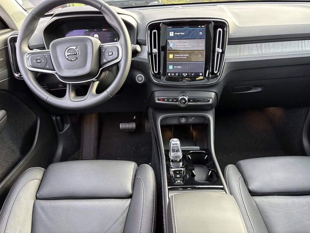 Certified 2025 Volvo XC40 B5 Plus w/ Protection Package Premier image 29