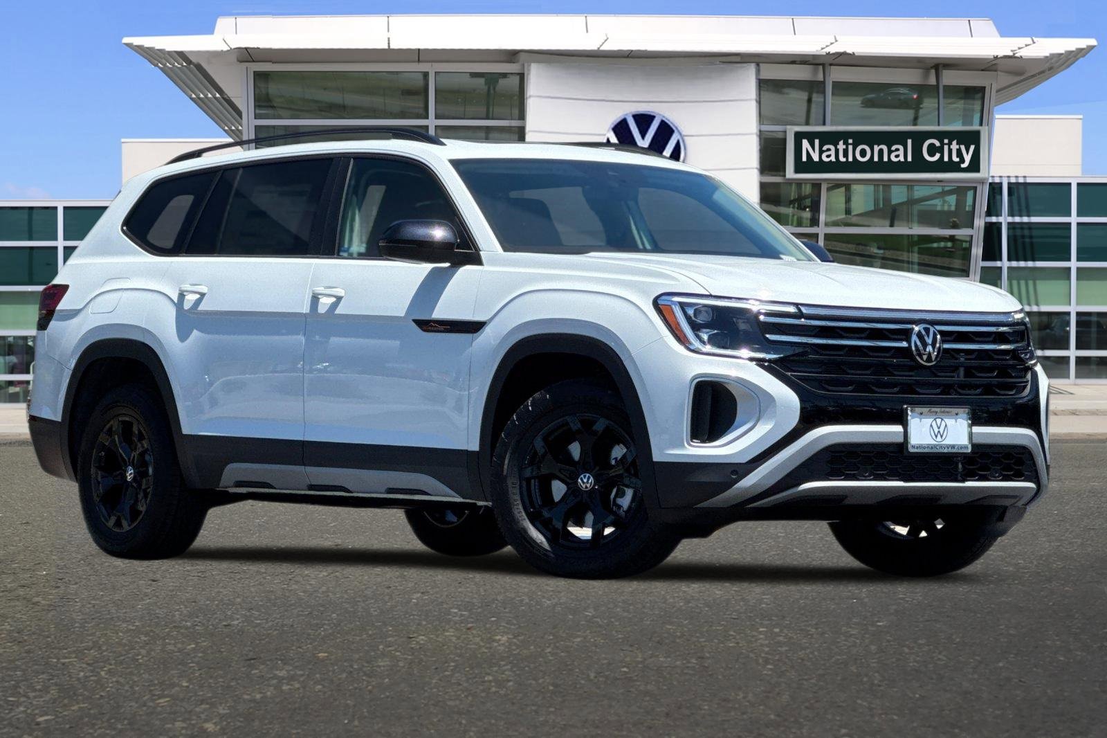 New 2025 Volkswagen Atlas Peak Edition SE image 2