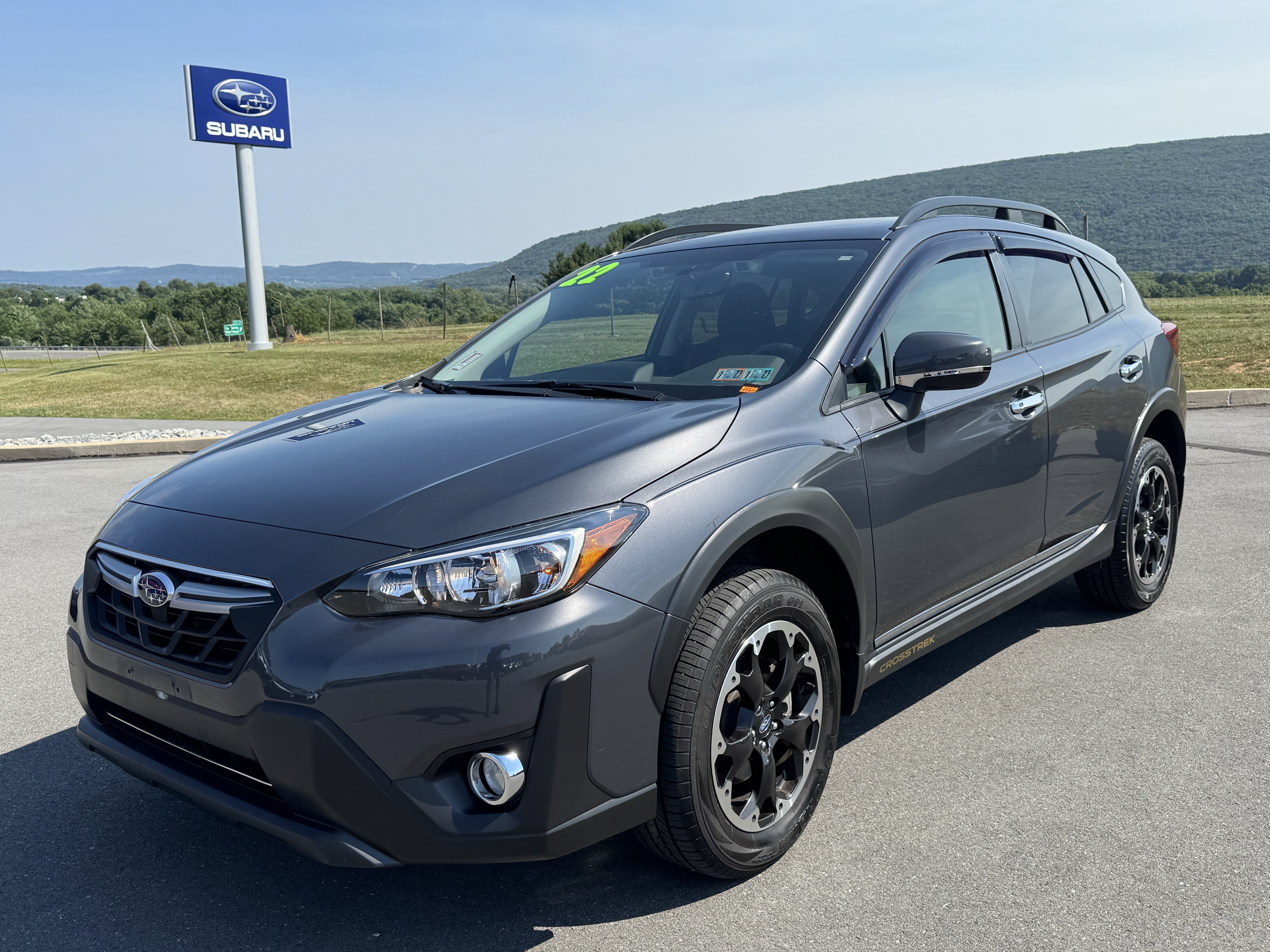 Used 2022 Subaru Crosstrek 2.0i Premium w/ Moonroof Package AWD/4WD image 8