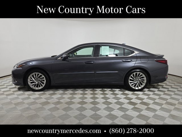 Used 2023 Lexus ES 300h Ultra Luxury w/ Accessory Package (Z2) FWD image 4