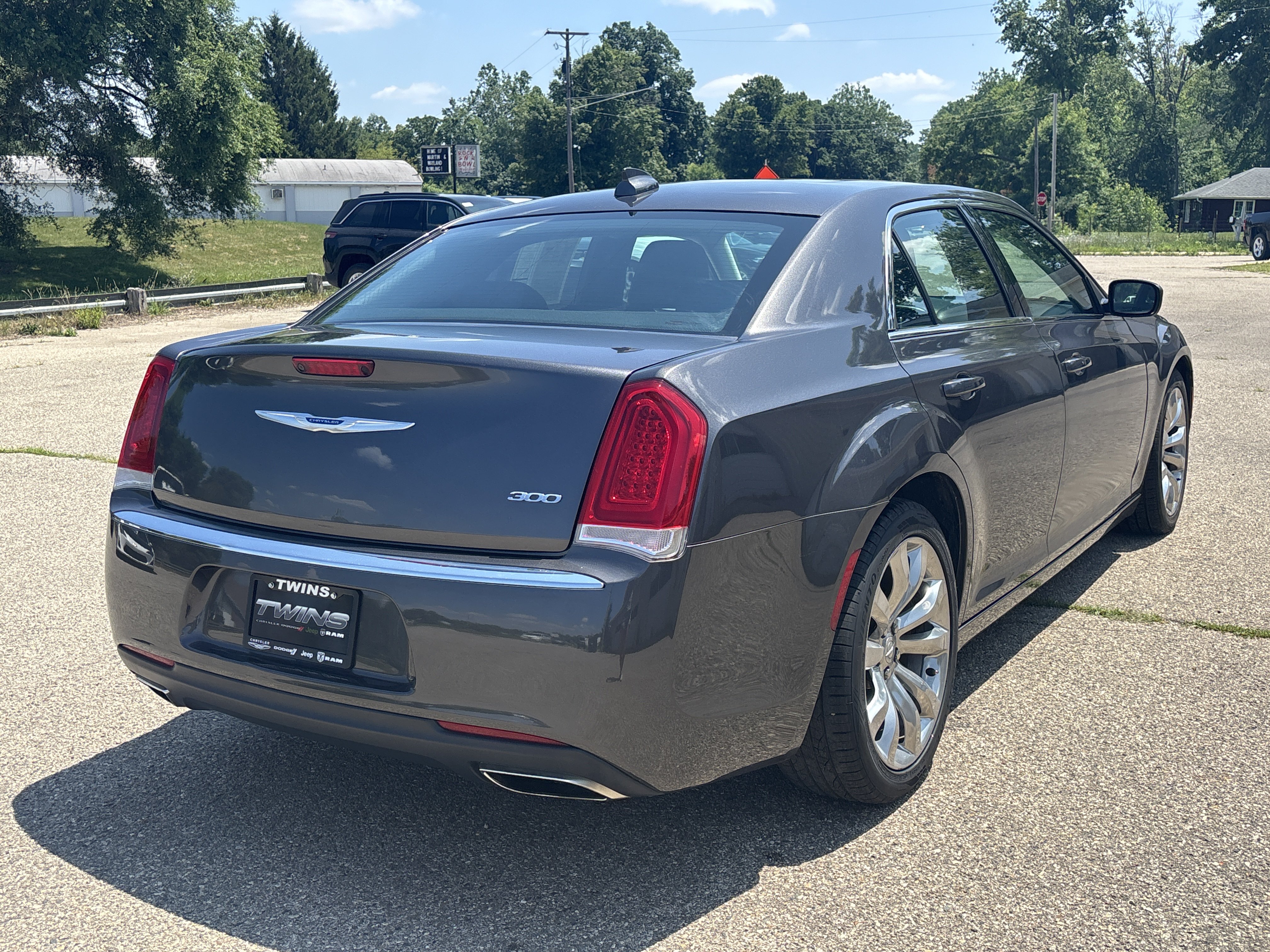 Used 2020 Chrysler 300 Touring L w/ Value Package RWD image 3