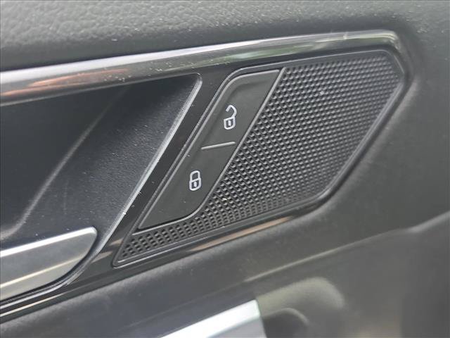 Certified 2023 Volkswagen Tiguan SE w/ Panoramic Sunroof Package FWD image 9