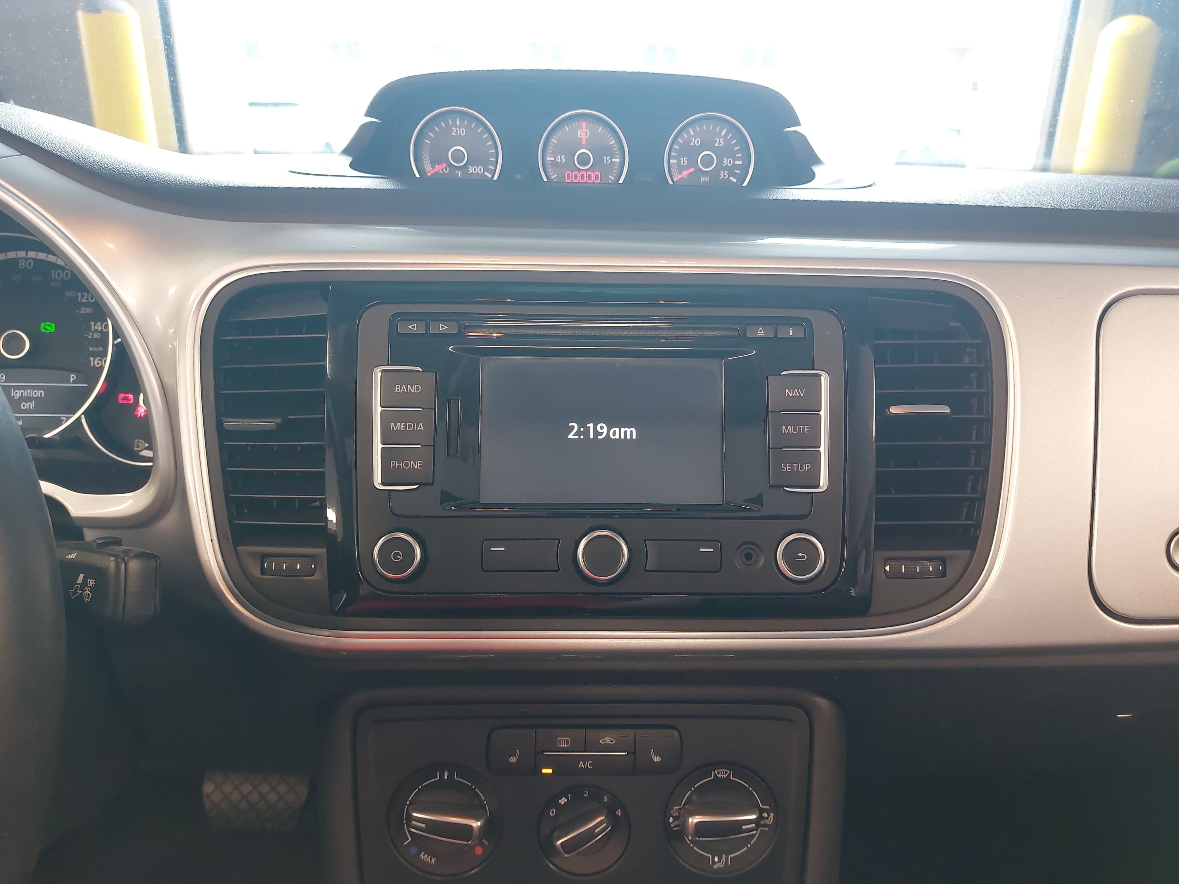 Used 2013 Volkswagen Beetle TDI FWD image 23