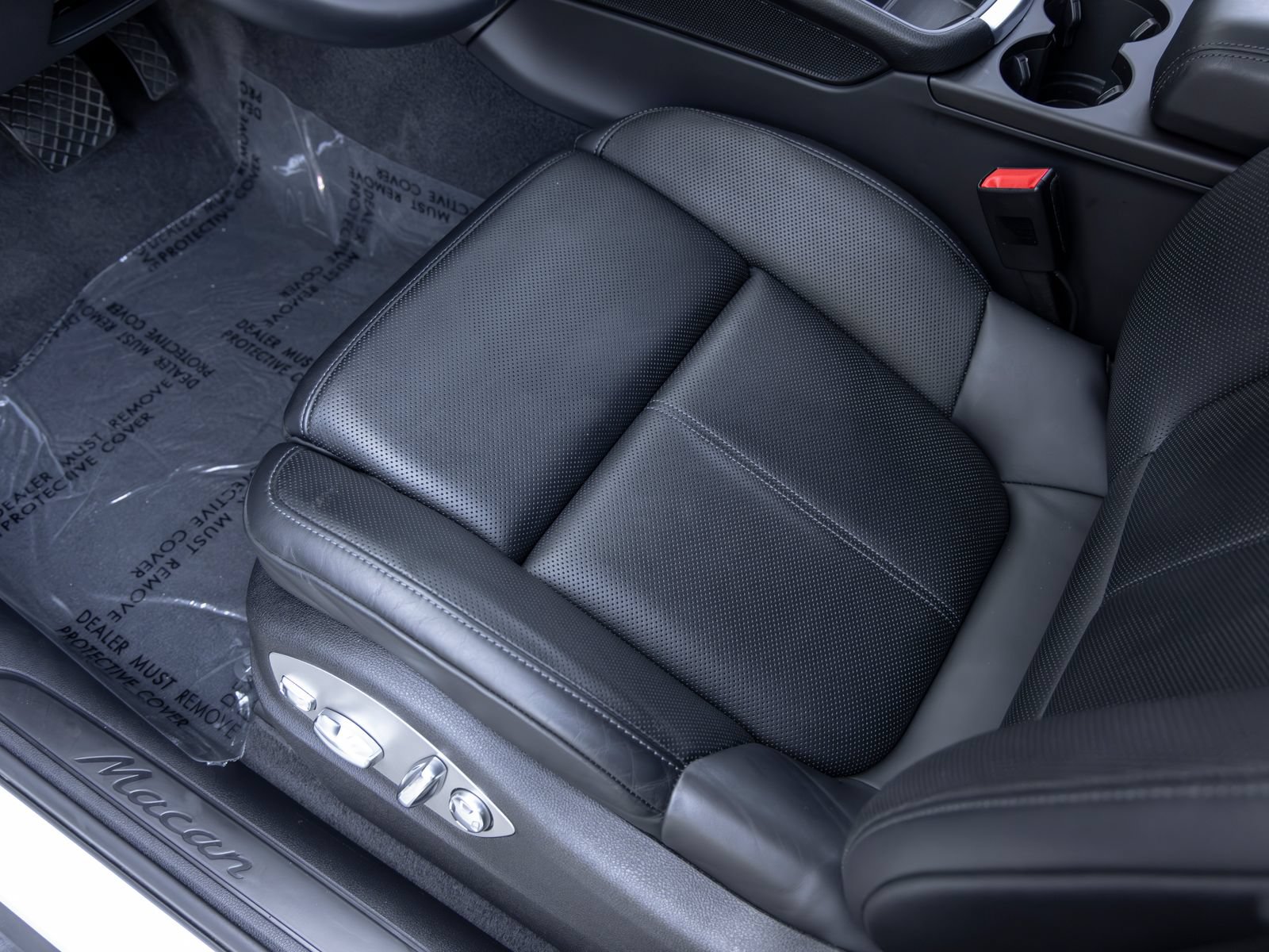 Certified 2026 Porsche Macan AWD/4WD image 26