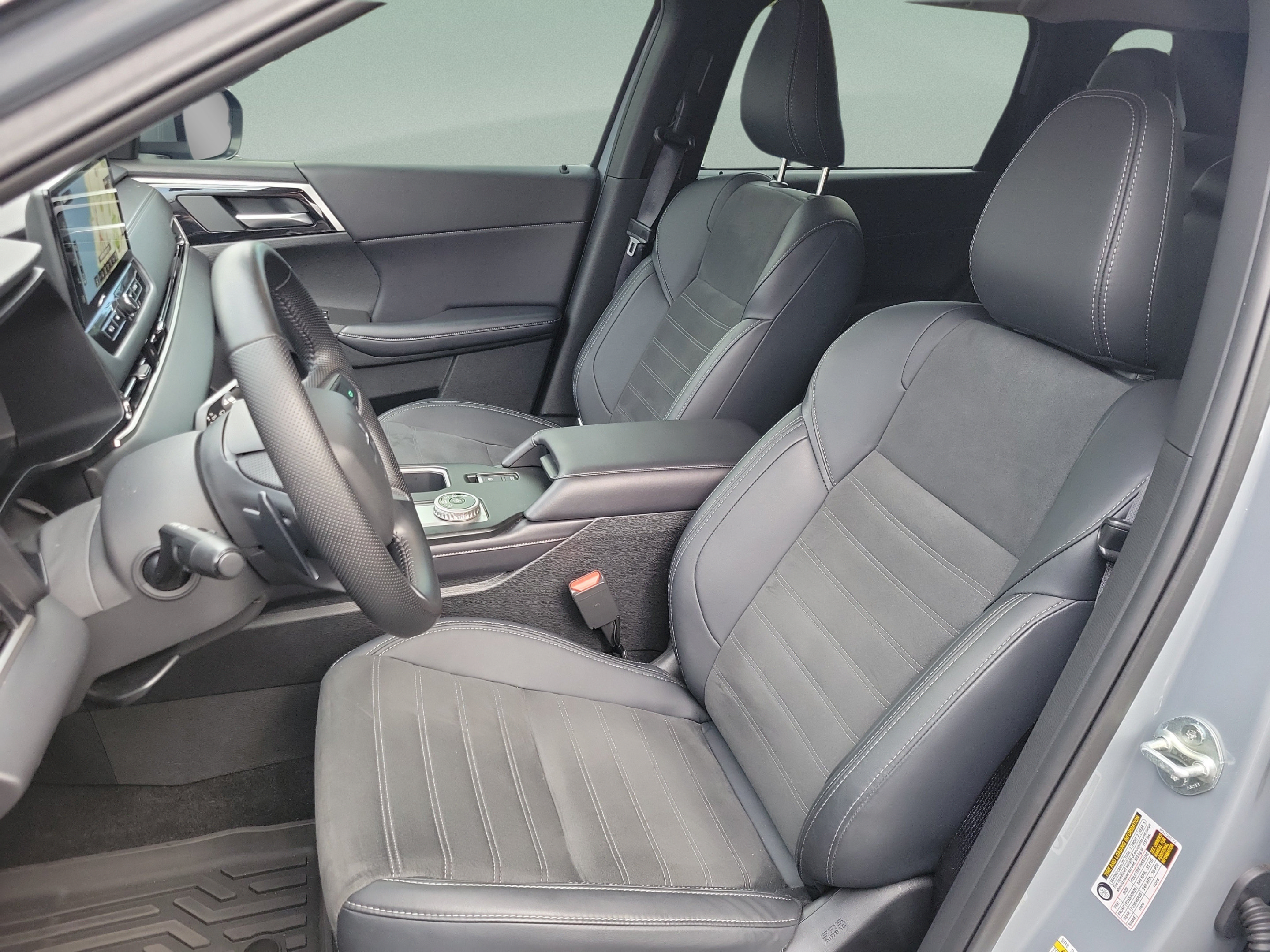Used 2025 Mitsubishi Outlander SE FWD image 9