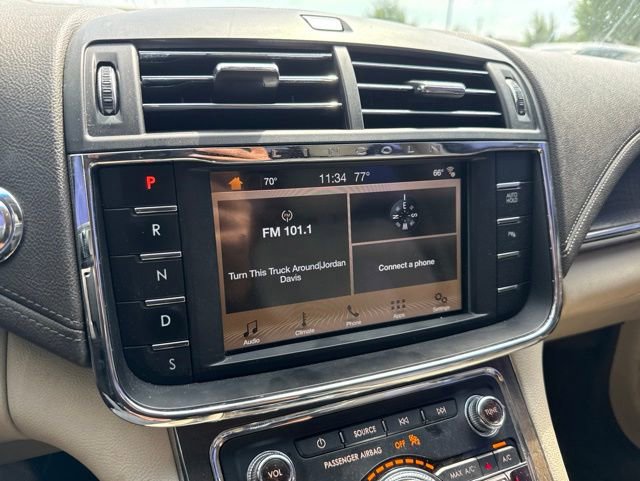 Used 2017 Lincoln Continental Premiere FWD image 21