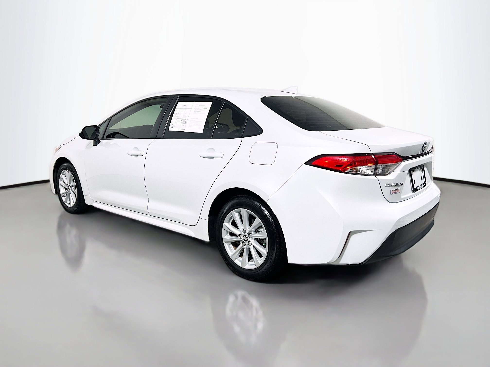 Used 2023 Toyota Corolla LE w/ LE Premium Package image 8