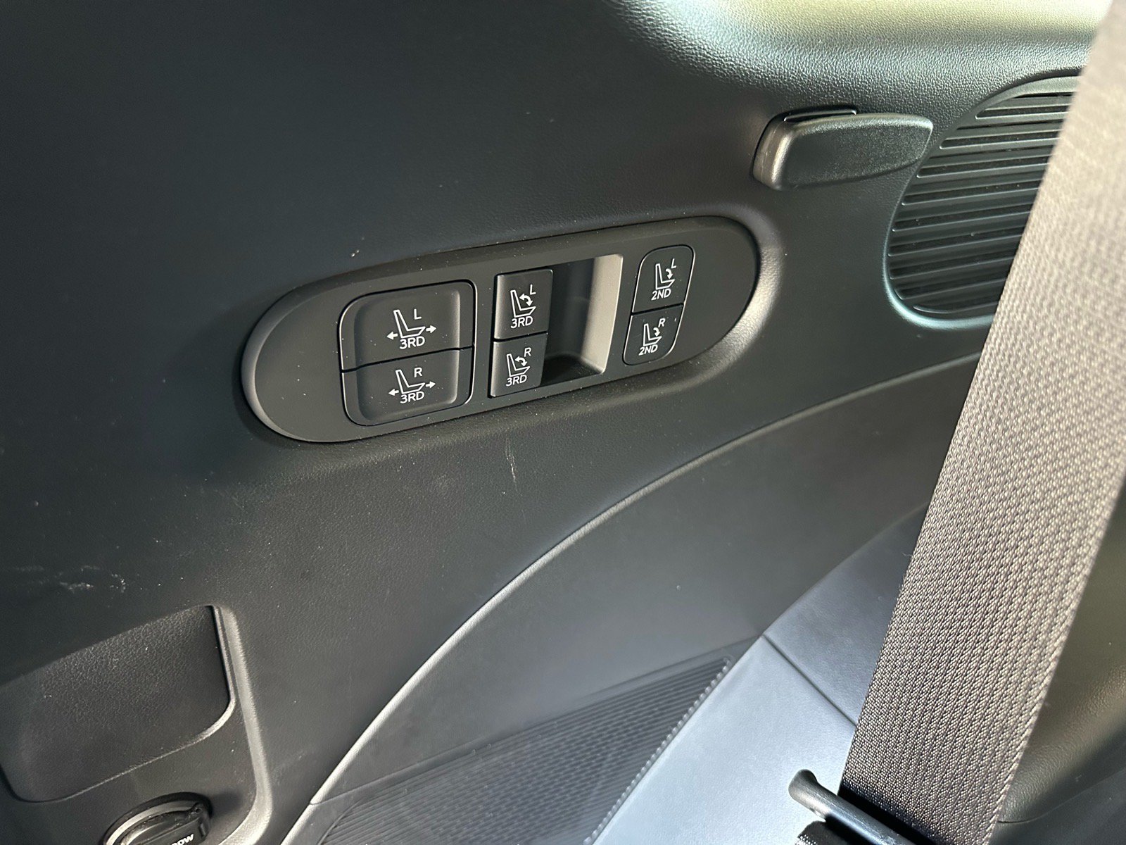 Used 2026 Hyundai Palisade Limited FWD image 31