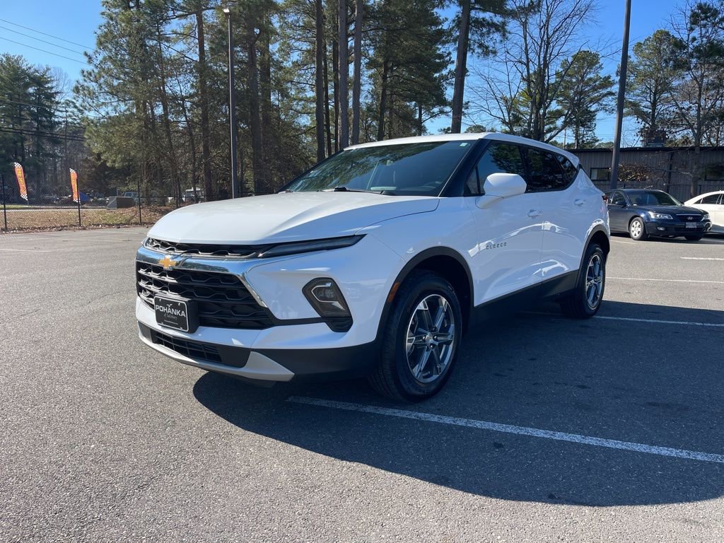 Used 2025 Chevrolet Blazer LT image 2