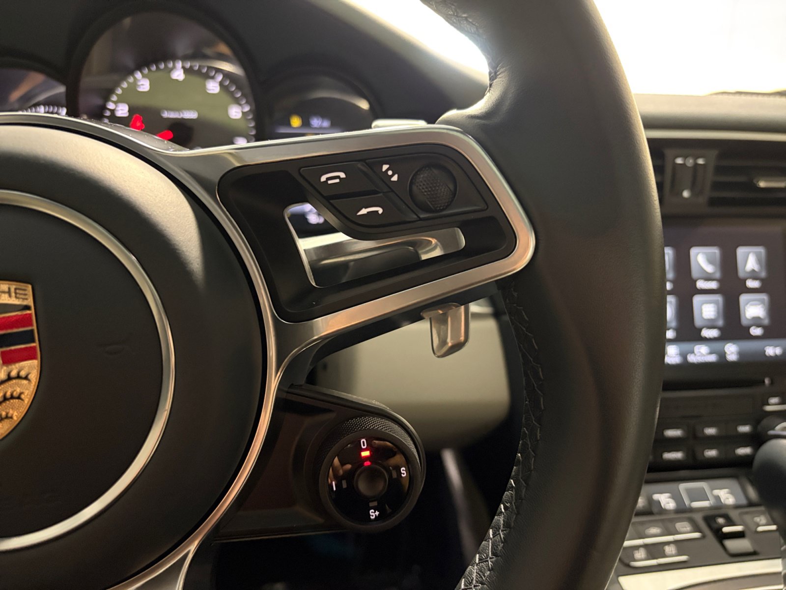 Certified 2019 Porsche 911 Carrera 4S AWD/4WD image 40