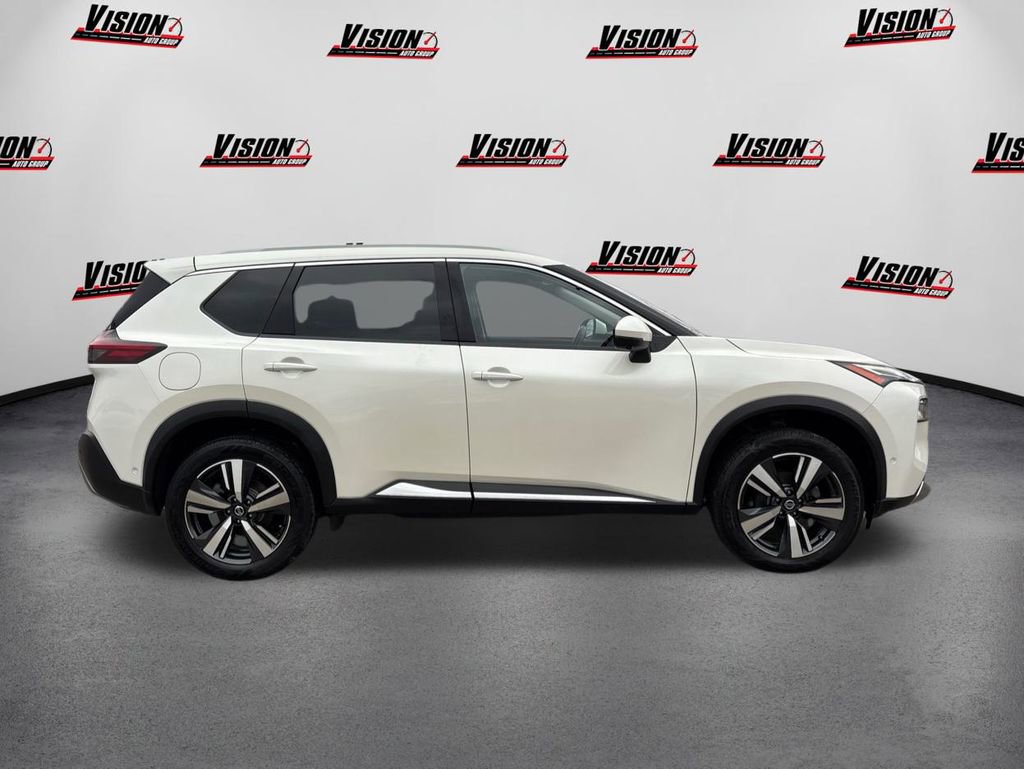 Used 2021 Nissan Rogue Platinum image 4