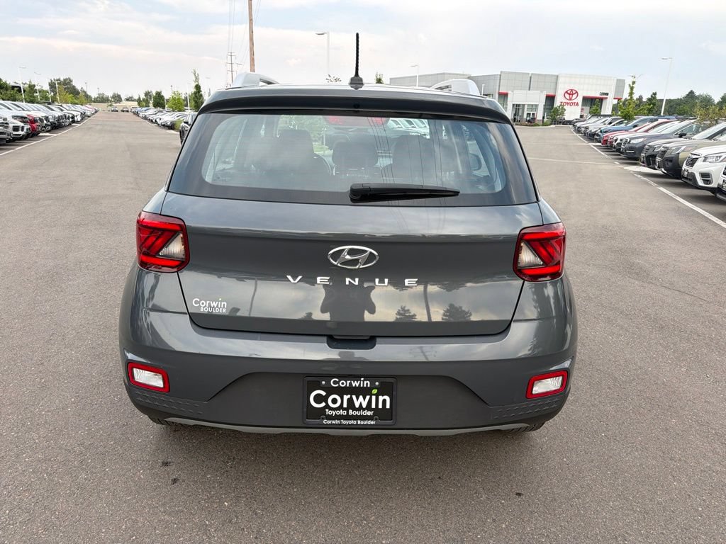 Used 2025 Hyundai Venue SEL FWD image 5