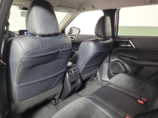 Used 2024 Mitsubishi Outlander SE Black Edition FWD image 10