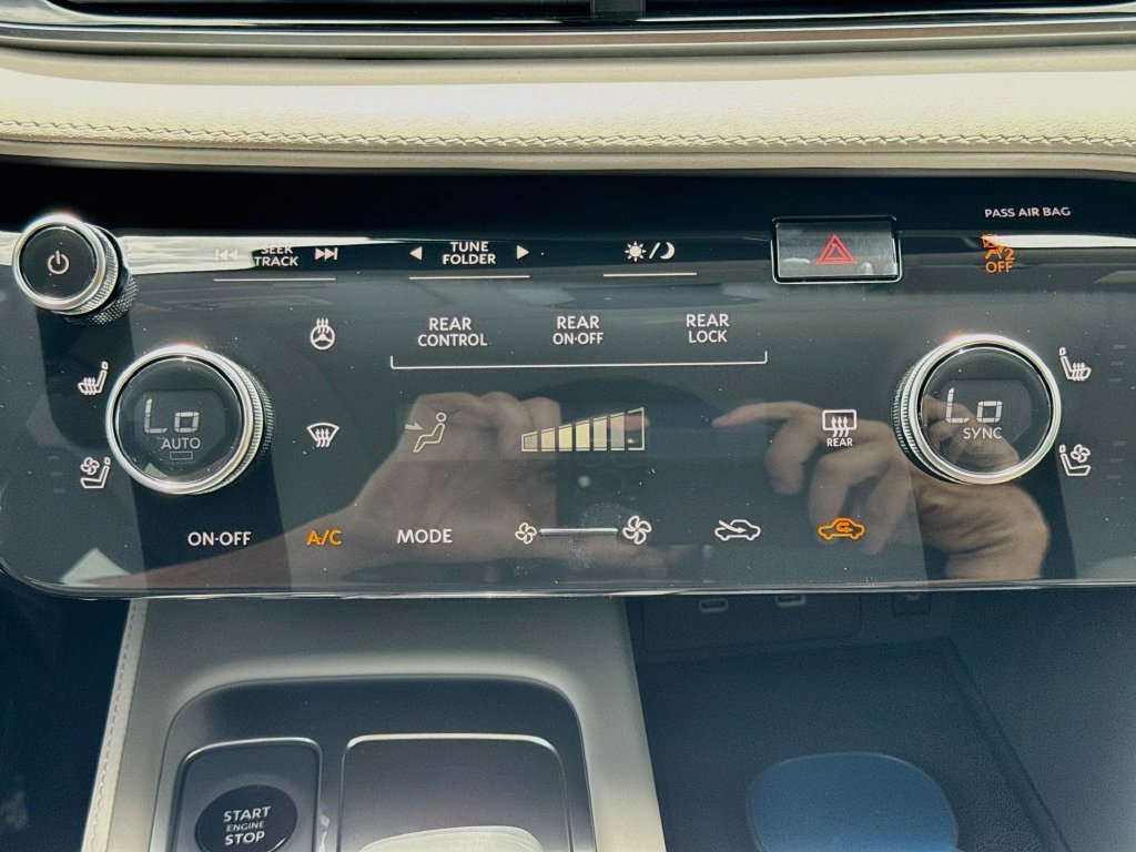 New 2027 INFINITI QX60 Luxe w/ Cargo Package FWD image 16