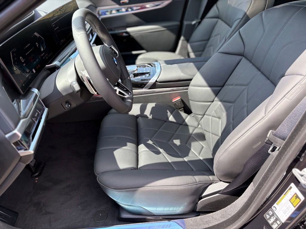 Used 2025 BMW 760i xDrive image 13